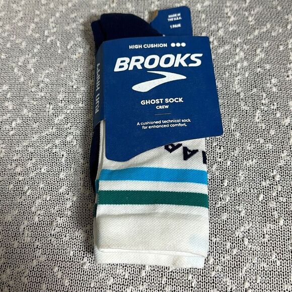 BROOKS Ghost Crew Socks NWT Medium or Large - Picture 1 of 7